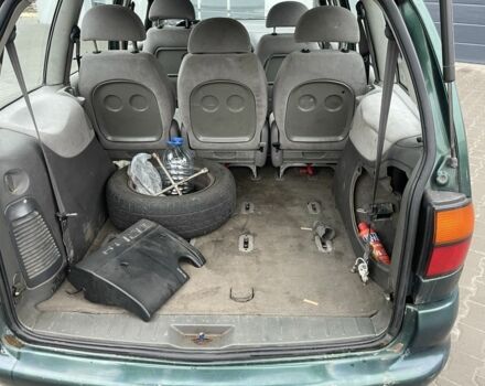 Зеленый Фольксваген Шаран, объемом двигателя 1.9 л и пробегом 400 тыс. км за 1600 $, фото 6 на Automoto.ua