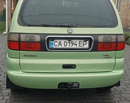 Зеленый Фольксваген Шаран, объемом двигателя 1.9 л и пробегом 362 тыс. км за 4253 $, фото 1 на Automoto.ua