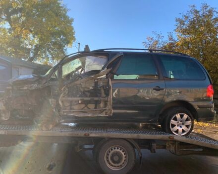 Зеленый Фольксваген Шаран, объемом двигателя 1.9 л и пробегом 300 тыс. км за 1500 $, фото 1 на Automoto.ua