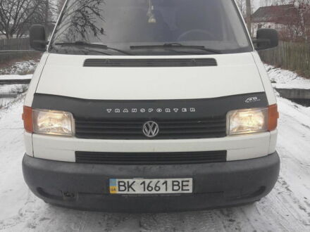 Білий Фольксваген T4 (Transporter) пасс., об'ємом двигуна 1.9 л та пробігом 300 тис. км за 4900 $, фото 1 на Automoto.ua