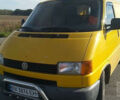 Желтый Фольксваген Т4 (Транспортер), объемом двигателя 1.9 л и пробегом 385 тыс. км за 4850 $, фото 1 на Automoto.ua