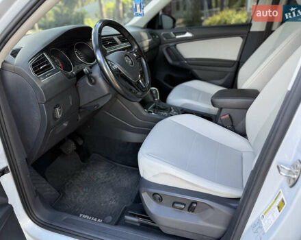 Белый Фольксваген Tiguan Allspace, объемом двигателя 2 л и пробегом 83 тыс. км за 21300 $, фото 24 на Automoto.ua