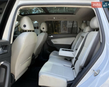 Белый Фольксваген Tiguan Allspace, объемом двигателя 2 л и пробегом 83 тыс. км за 21300 $, фото 25 на Automoto.ua