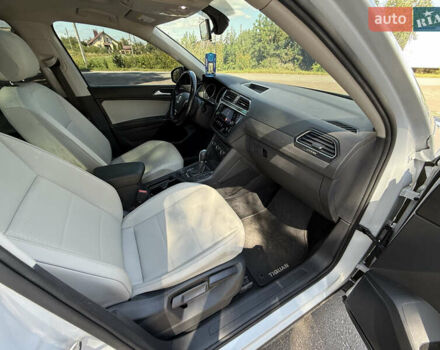 Белый Фольксваген Tiguan Allspace, объемом двигателя 2 л и пробегом 83 тыс. км за 21300 $, фото 12 на Automoto.ua