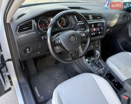 Белый Фольксваген Tiguan Allspace, объемом двигателя 2 л и пробегом 83 тыс. км за 21300 $, фото 21 на Automoto.ua