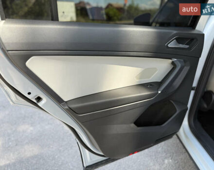 Белый Фольксваген Tiguan Allspace, объемом двигателя 2 л и пробегом 83 тыс. км за 21300 $, фото 26 на Automoto.ua
