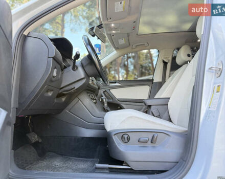 Белый Фольксваген Tiguan Allspace, объемом двигателя 2 л и пробегом 83 тыс. км за 21300 $, фото 22 на Automoto.ua