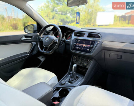 Белый Фольксваген Tiguan Allspace, объемом двигателя 2 л и пробегом 83 тыс. км за 21300 $, фото 42 на Automoto.ua