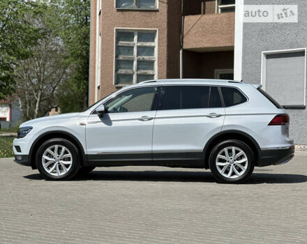 Белый Фольксваген Tiguan Allspace, объемом двигателя 2 л и пробегом 219 тыс. км за 28500 $, фото 4 на Automoto.ua