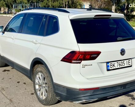 Белый Фольксваген Tiguan Allspace, объемом двигателя 2 л и пробегом 155 тыс. км за 18000 $, фото 3 на Automoto.ua
