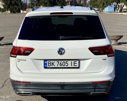 Белый Фольксваген Tiguan Allspace, объемом двигателя 2 л и пробегом 155 тыс. км за 18000 $, фото 1 на Automoto.ua