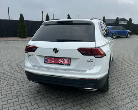 Белый Фольксваген Tiguan Allspace, объемом двигателя 2 л и пробегом 77 тыс. км за 18800 $, фото 3 на Automoto.ua