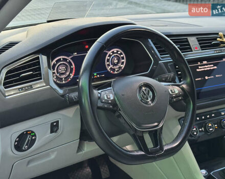 Білий Фольксваген Tiguan Allspace, об'ємом двигуна 2 л та пробігом 193 тис. км за 26499 $, фото 40 на Automoto.ua