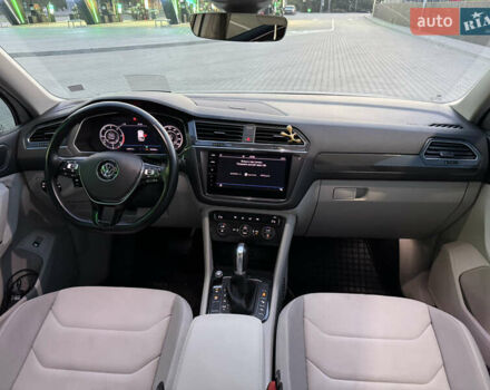 Белый Фольксваген Tiguan Allspace, объемом двигателя 2 л и пробегом 193 тыс. км за 26499 $, фото 44 на Automoto.ua
