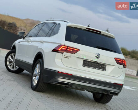 Білий Фольксваген Tiguan Allspace, об'ємом двигуна 2 л та пробігом 193 тис. км за 26499 $, фото 32 на Automoto.ua