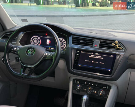 Белый Фольксваген Tiguan Allspace, объемом двигателя 2 л и пробегом 193 тыс. км за 26499 $, фото 45 на Automoto.ua
