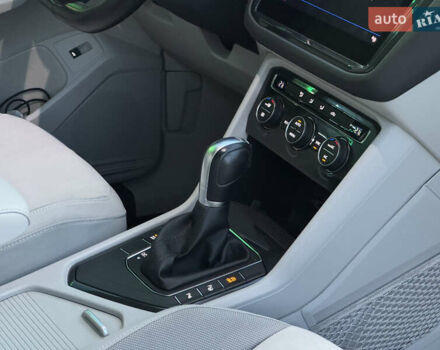 Белый Фольксваген Tiguan Allspace, объемом двигателя 2 л и пробегом 193 тыс. км за 26499 $, фото 49 на Automoto.ua