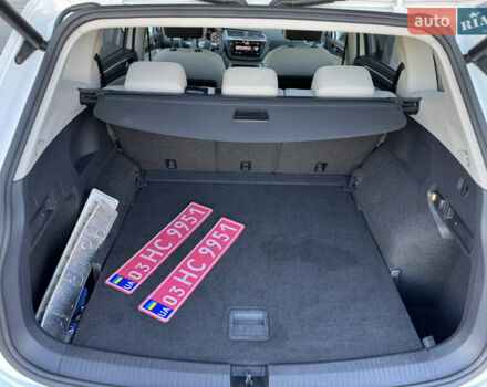 Белый Фольксваген Tiguan Allspace, объемом двигателя 2 л и пробегом 192 тыс. км за 26499 $, фото 98 на Automoto.ua