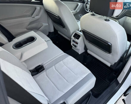 Белый Фольксваген Tiguan Allspace, объемом двигателя 2 л и пробегом 192 тыс. км за 26499 $, фото 63 на Automoto.ua