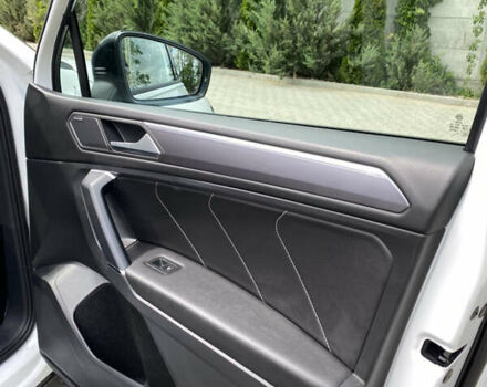 Белый Фольксваген Tiguan Allspace, объемом двигателя 2 л и пробегом 190 тыс. км за 32500 $, фото 17 на Automoto.ua