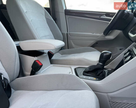 Белый Фольксваген Tiguan Allspace, объемом двигателя 2 л и пробегом 192 тыс. км за 26499 $, фото 62 на Automoto.ua