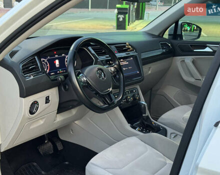Белый Фольксваген Tiguan Allspace, объемом двигателя 2 л и пробегом 193 тыс. км за 26499 $, фото 39 на Automoto.ua