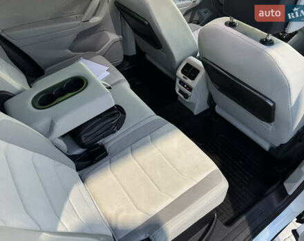 Білий Фольксваген Tiguan Allspace, об'ємом двигуна 2 л та пробігом 193 тис. км за 26499 $, фото 43 на Automoto.ua