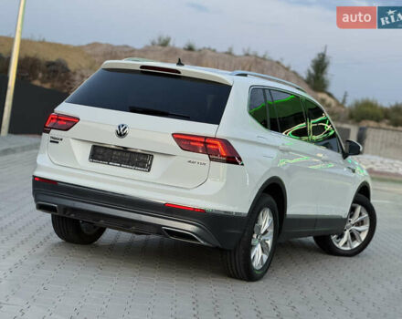 Білий Фольксваген Tiguan Allspace, об'ємом двигуна 2 л та пробігом 193 тис. км за 26499 $, фото 28 на Automoto.ua