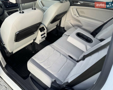 Белый Фольксваген Tiguan Allspace, объемом двигателя 2 л и пробегом 192 тыс. км за 26499 $, фото 70 на Automoto.ua