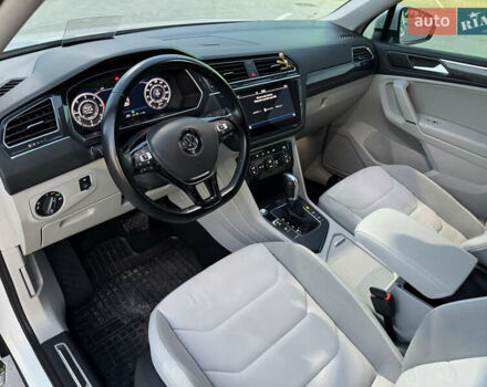 Білий Фольксваген Tiguan Allspace, об'ємом двигуна 2 л та пробігом 193 тис. км за 26499 $, фото 37 на Automoto.ua