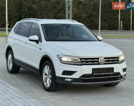 Белый Фольксваген Tiguan Allspace, объемом двигателя 2 л и пробегом 193 тыс. км за 26499 $, фото 6 на Automoto.ua