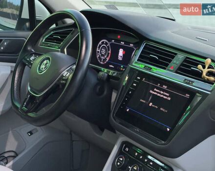 Белый Фольксваген Tiguan Allspace, объемом двигателя 2 л и пробегом 193 тыс. км за 26499 $, фото 50 на Automoto.ua