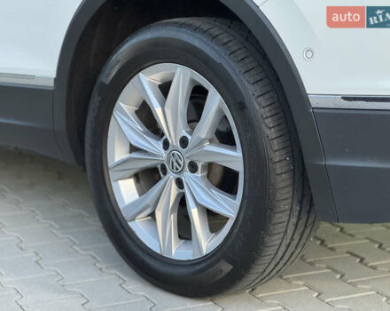 Білий Фольксваген Tiguan Allspace, об'ємом двигуна 2 л та пробігом 193 тис. км за 26499 $, фото 34 на Automoto.ua