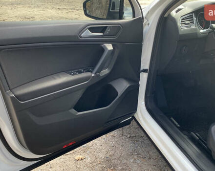 Белый Фольксваген Tiguan Allspace, объемом двигателя 2 л и пробегом 32 тыс. км за 18300 $, фото 32 на Automoto.ua