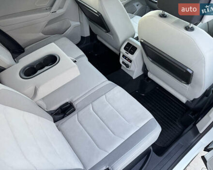 Белый Фольксваген Tiguan Allspace, объемом двигателя 2 л и пробегом 192 тыс. км за 26499 $, фото 61 на Automoto.ua