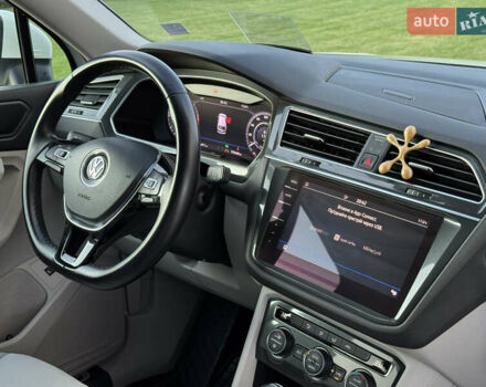 Белый Фольксваген Tiguan Allspace, объемом двигателя 2 л и пробегом 192 тыс. км за 26499 $, фото 54 на Automoto.ua
