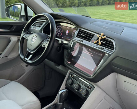 Белый Фольксваген Tiguan Allspace, объемом двигателя 2 л и пробегом 192 тыс. км за 26499 $, фото 53 на Automoto.ua