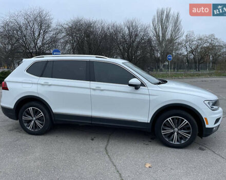 Белый Фольксваген Tiguan Allspace, объемом двигателя 1.97 л и пробегом 139 тыс. км за 20999 $, фото 2 на Automoto.ua
