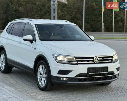 Белый Фольксваген Tiguan Allspace, объемом двигателя 2 л и пробегом 193 тыс. км за 26499 $, фото 4 на Automoto.ua