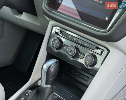 Белый Фольксваген Tiguan Allspace, объемом двигателя 2 л и пробегом 192 тыс. км за 26499 $, фото 56 на Automoto.ua