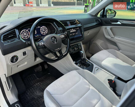 Белый Фольксваген Tiguan Allspace, объемом двигателя 2 л и пробегом 193 тыс. км за 26499 $, фото 38 на Automoto.ua