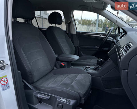 Белый Фольксваген Tiguan Allspace, объемом двигателя 2 л и пробегом 184 тыс. км за 31499 $, фото 90 на Automoto.ua