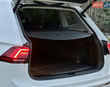 Белый Фольксваген Tiguan Allspace, объемом двигателя 2 л и пробегом 184 тыс. км за 31499 $, фото 99 на Automoto.ua