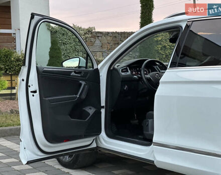 Белый Фольксваген Tiguan Allspace, объемом двигателя 2 л и пробегом 184 тыс. км за 31499 $, фото 52 на Automoto.ua