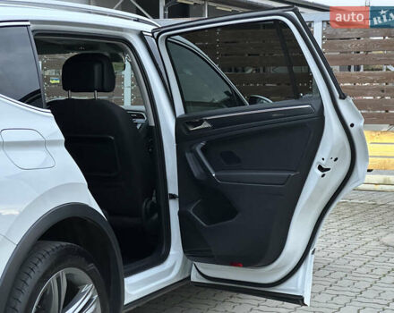 Белый Фольксваген Tiguan Allspace, объемом двигателя 2 л и пробегом 184 тыс. км за 31499 $, фото 82 на Automoto.ua