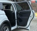 Белый Фольксваген Tiguan Allspace, объемом двигателя 2 л и пробегом 184 тыс. км за 31499 $, фото 82 на Automoto.ua