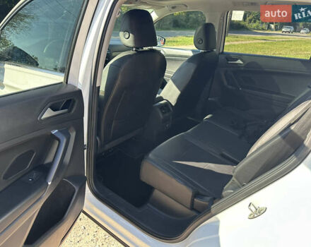 Белый Фольксваген Tiguan Allspace, объемом двигателя 2 л и пробегом 215 тыс. км за 16999 $, фото 12 на Automoto.ua