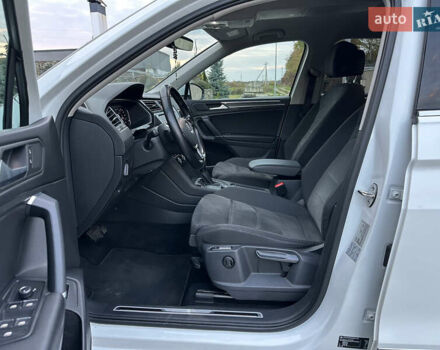 Белый Фольксваген Tiguan Allspace, объемом двигателя 2 л и пробегом 184 тыс. км за 31499 $, фото 55 на Automoto.ua