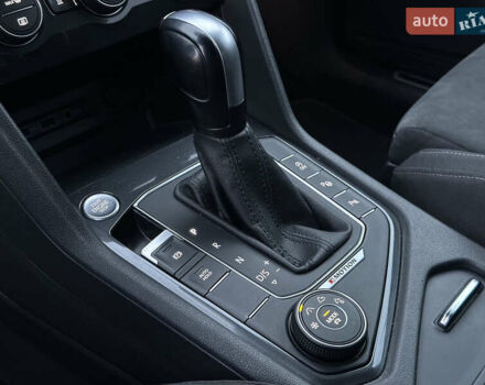 Белый Фольксваген Tiguan Allspace, объемом двигателя 2 л и пробегом 184 тыс. км за 31499 $, фото 66 на Automoto.ua