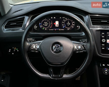 Белый Фольксваген Tiguan Allspace, объемом двигателя 2 л и пробегом 184 тыс. км за 31499 $, фото 60 на Automoto.ua